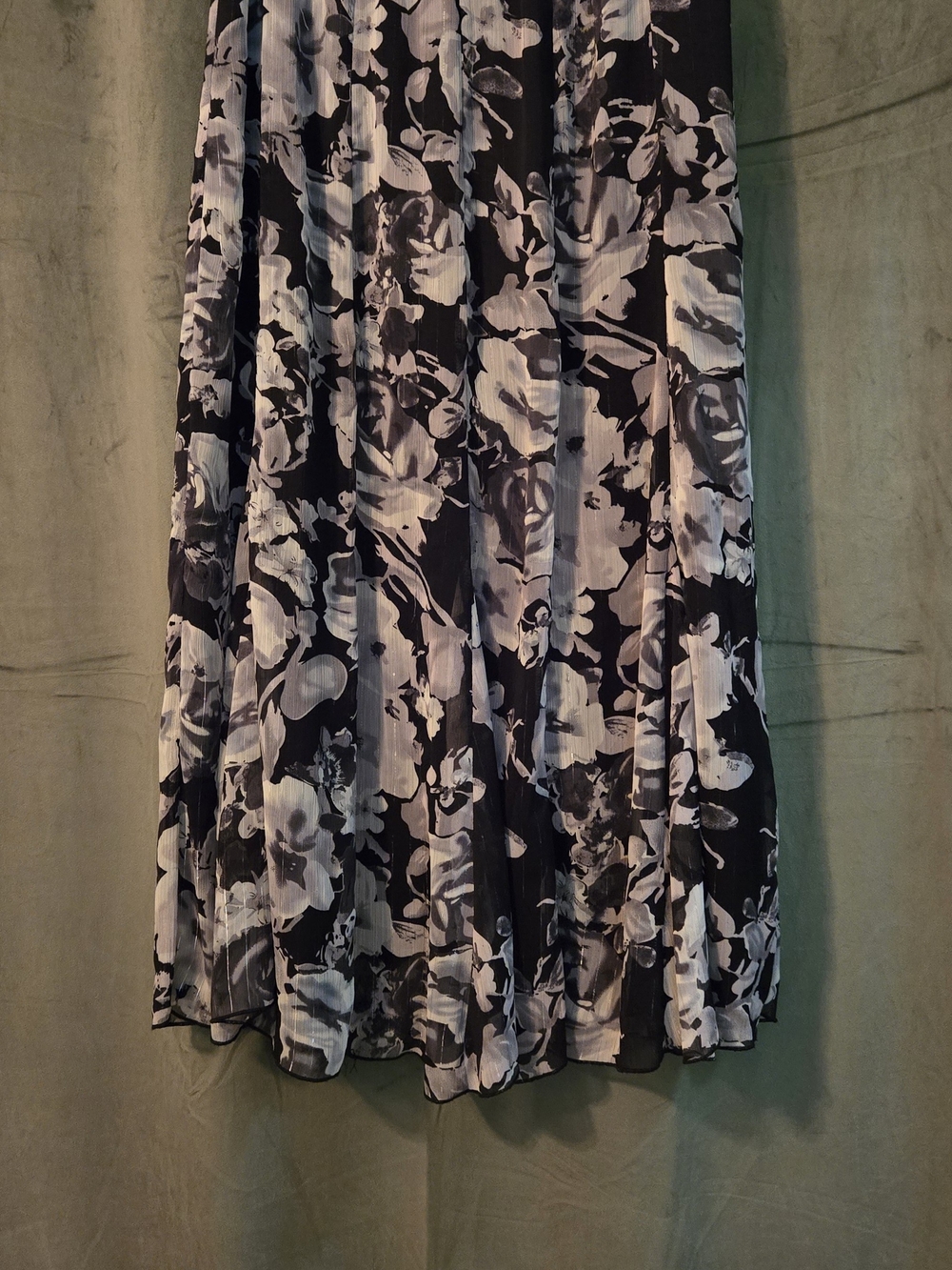 Notations Black and White Floral Circle Skirt - Picture 2 of 2